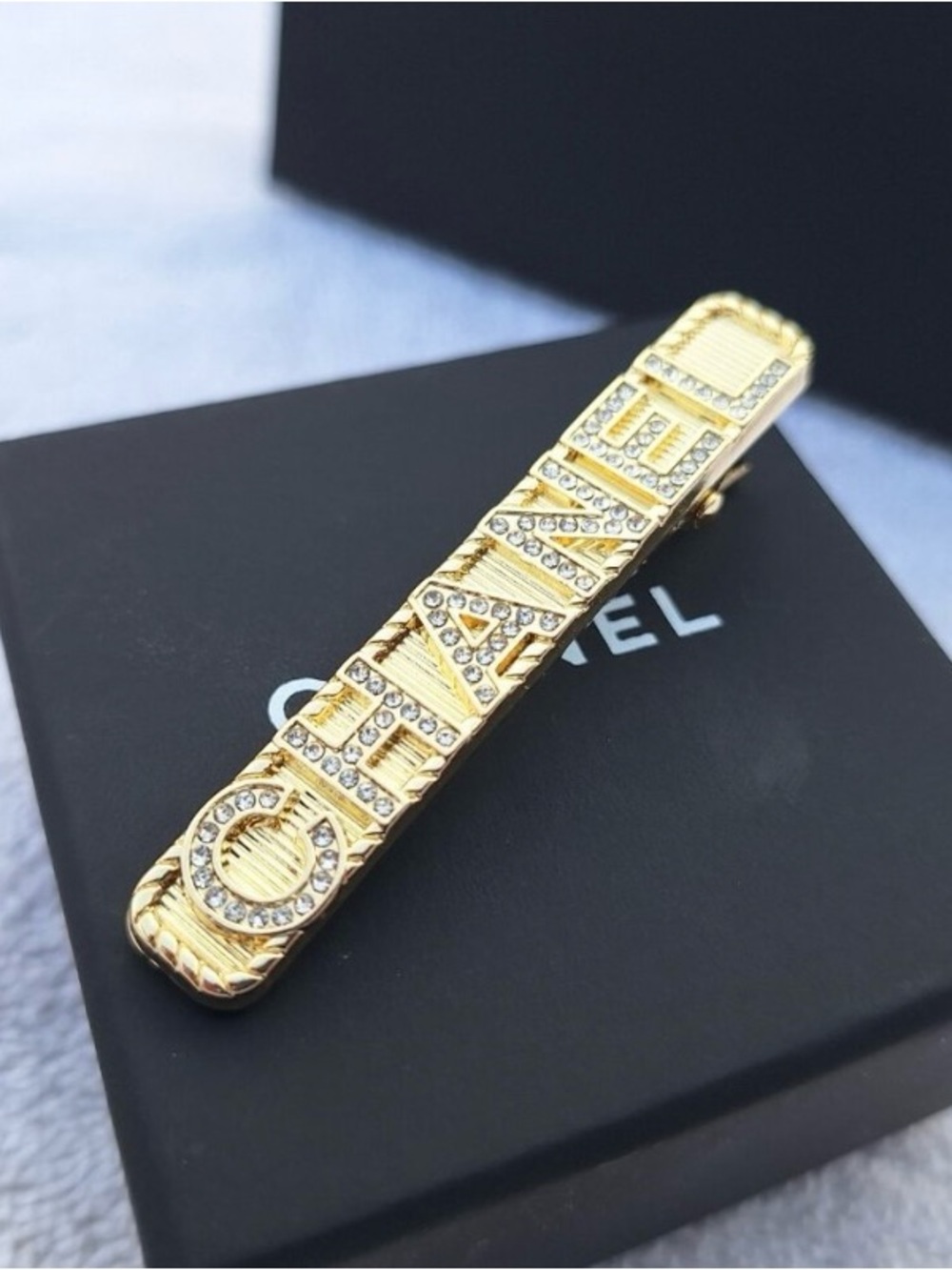ChaneI Hair Clip Gold-Tone and Crystal Elegance Day/ Evening Events 90s